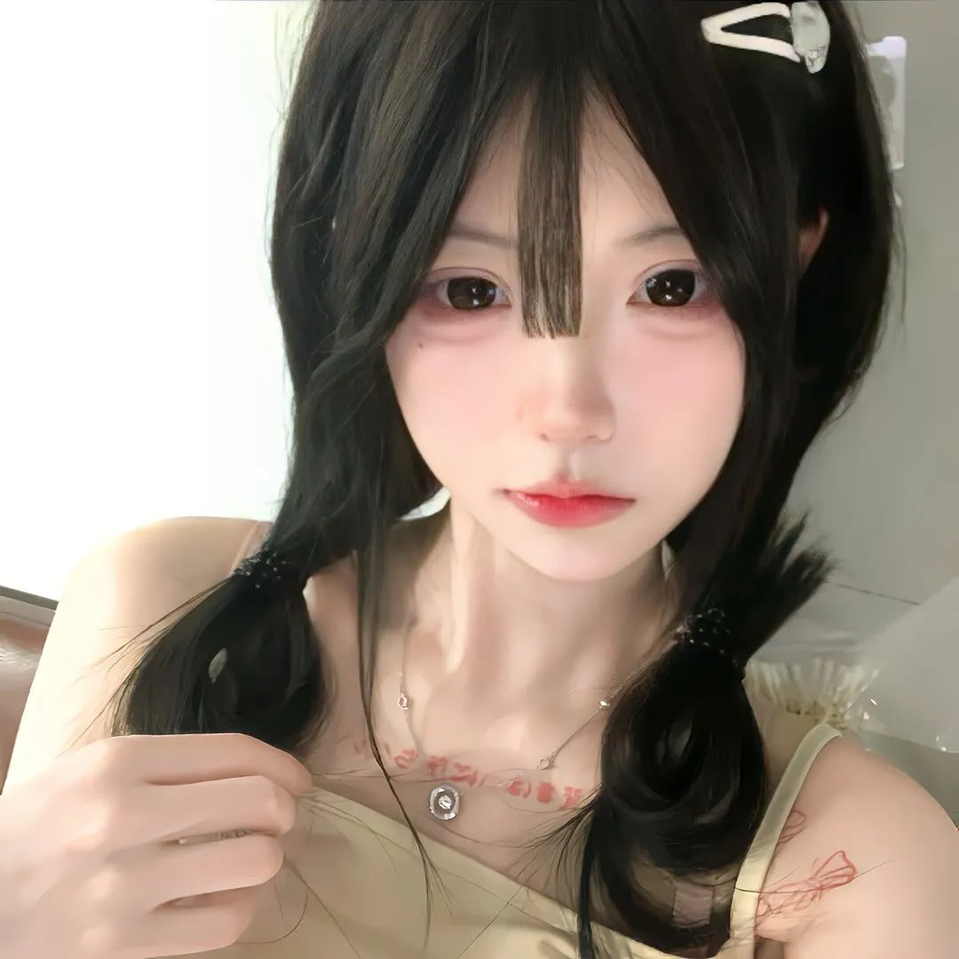 绿杨难作两家春